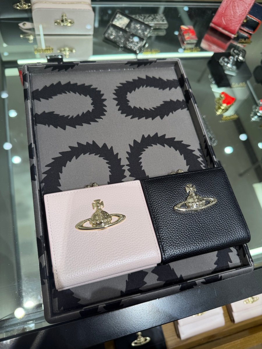 【日本限定】 Vivienne Westwood 熱賣款櫻花粉🌸小方形銀包 - Topickstore