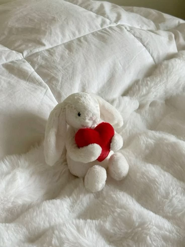 JELLYCAT Bashful Bunny with Heart 抱心心兔兔公仔 - Topickstore
