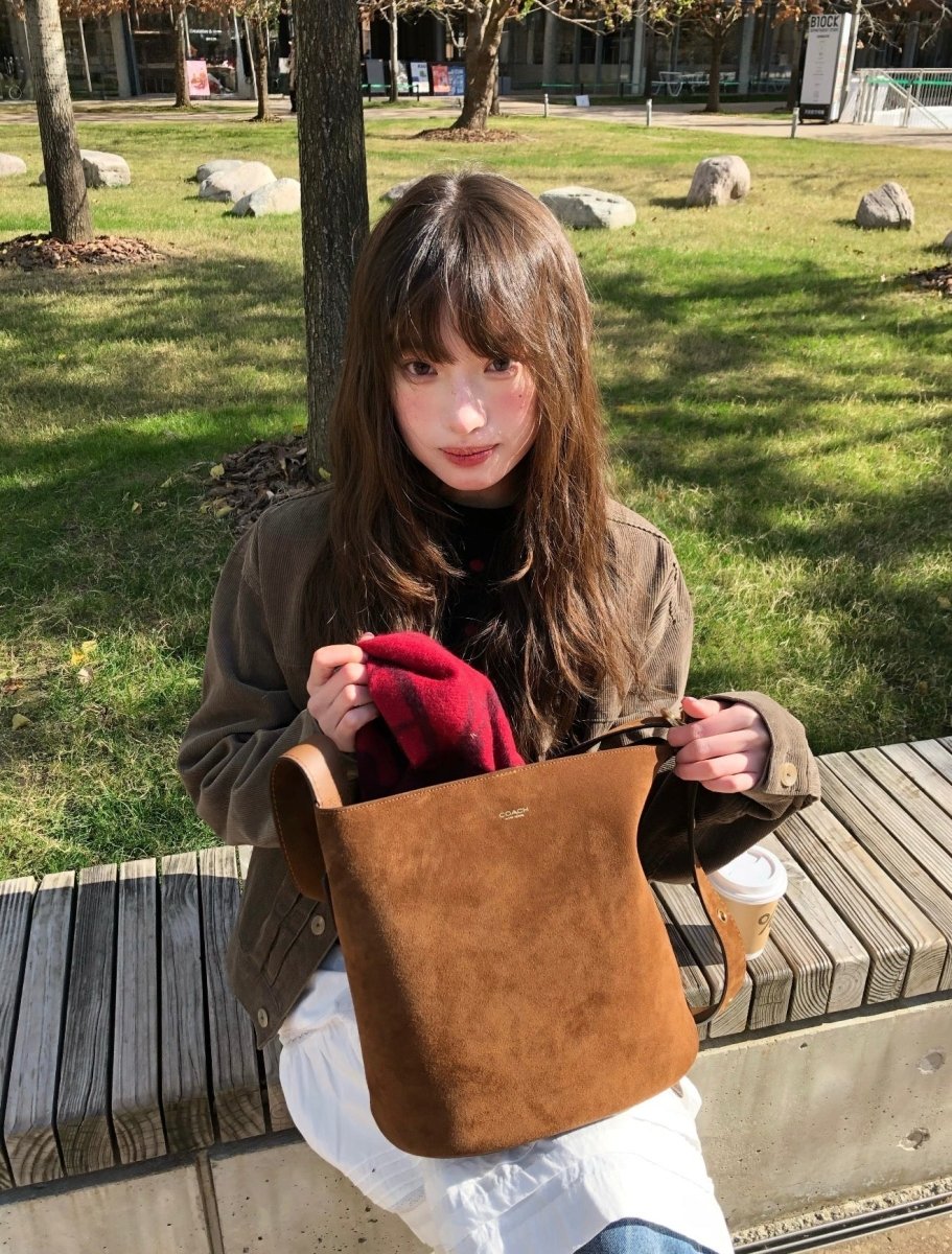 超大特價 !! Coach Bleecker Bucket Bag 28🍂秋冬之選🤎復古水桶袋｜整個冬天都在用這款～ - Topickstore