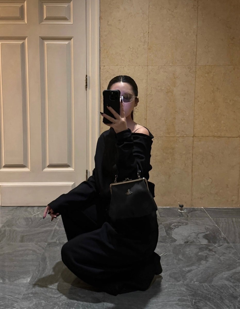 Vivienne Westwood 新版3D LOGO 黑銀Granny Frame荔枝皮餃子袋 - Topickstore