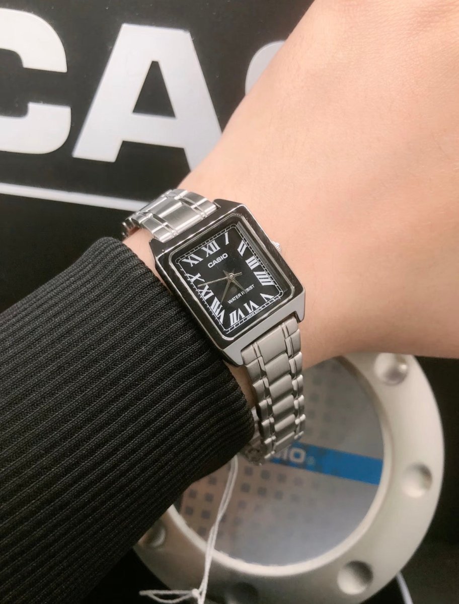 Casio Vintage 黑面復古羅馬字小方錶 - Topickstore