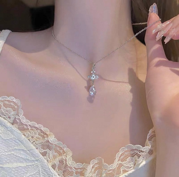 Vivienne Westwood Ismene Necklace 女神氣質款✨💓銀白閃鑽人魚淚 - Topickstore
