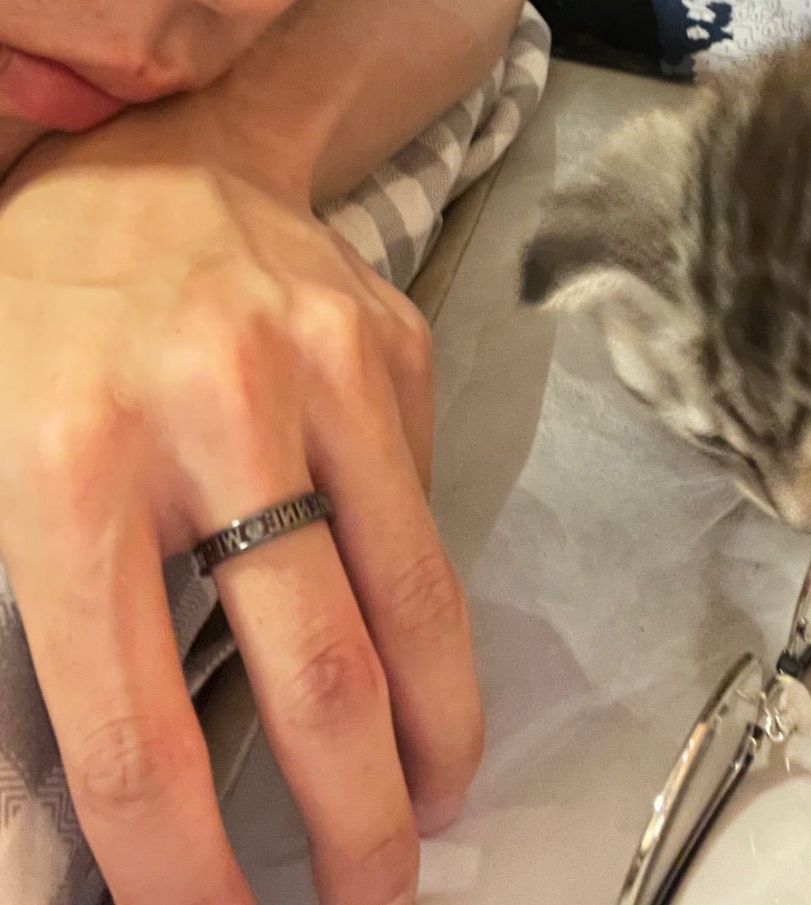 Vivienne Westwood Westminster Ring 情侶戒指✨💘925純銀款～可以長期佩戴又防水 這樣就拿不下來了～😳 - Topickstore