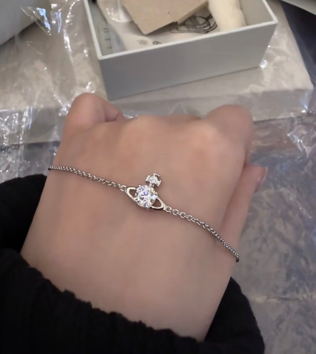Vivienne Westwood Reina Pendant Bracelet 手鏈✨ - Topickstore