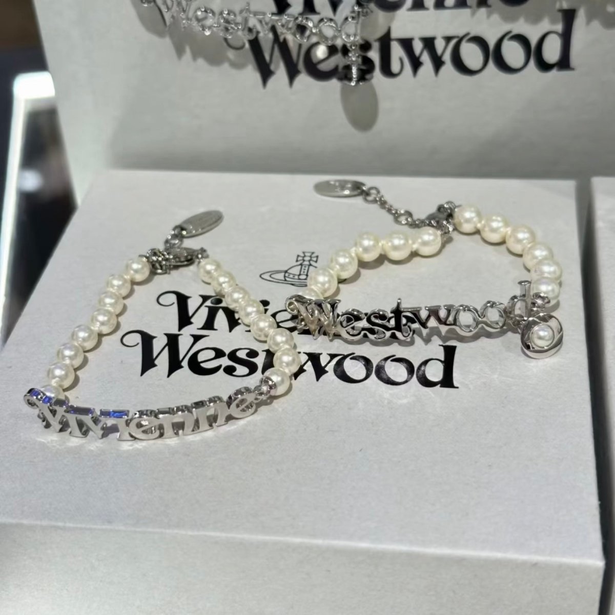 Vivienne Westwood Amelia 雙層LOGO珍珠手鏈 | Miyeon 同款✨ - Topickstore