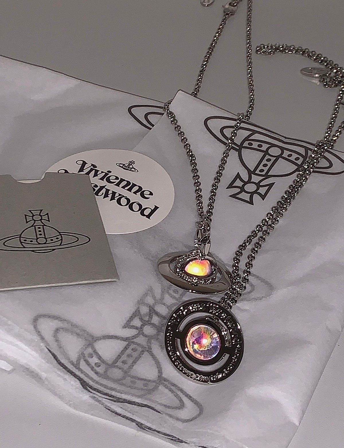 限定款! Vivienne Westwood ORB Crystal 🍬鐳射幻彩星球項鍊🫧