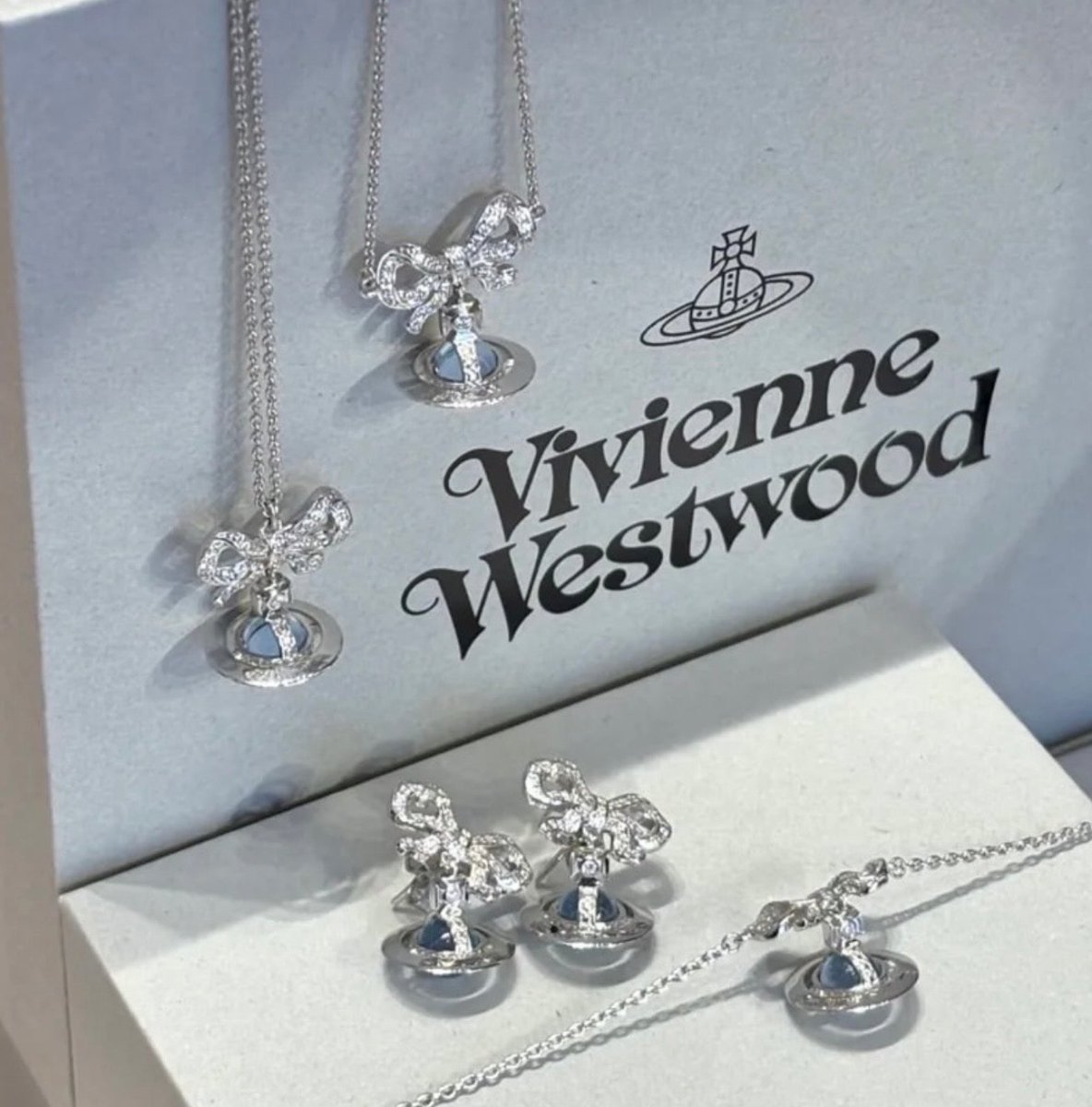 ⁠⁠Vivienne Westwood Octavie Pendant Bracelet 純銀蝴蝶結閃鑽手鏈 (最熱賣3色入) - Topickstore