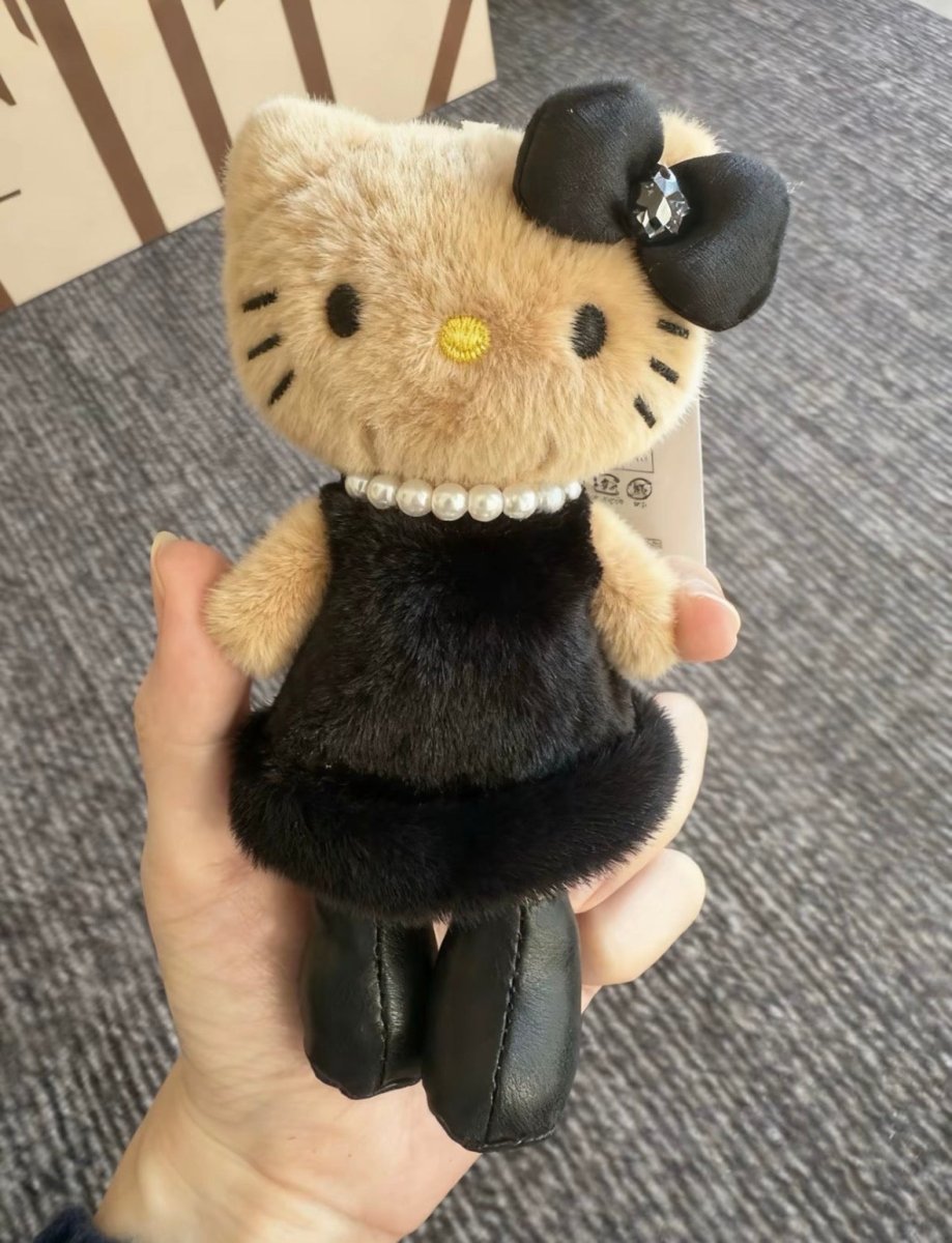 SanrioHello Kitty 長腿黑裙Y2K毛絨掛飾 - Topickstore