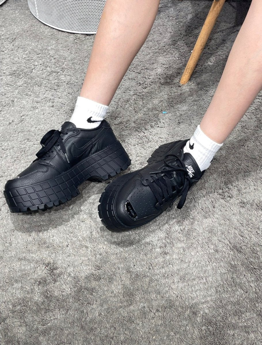 🖤Karina 同款！Nike Air Jordan 1 Brooklyn Low 鐵牌厚底鞋(黑白兩色) - Topickstore