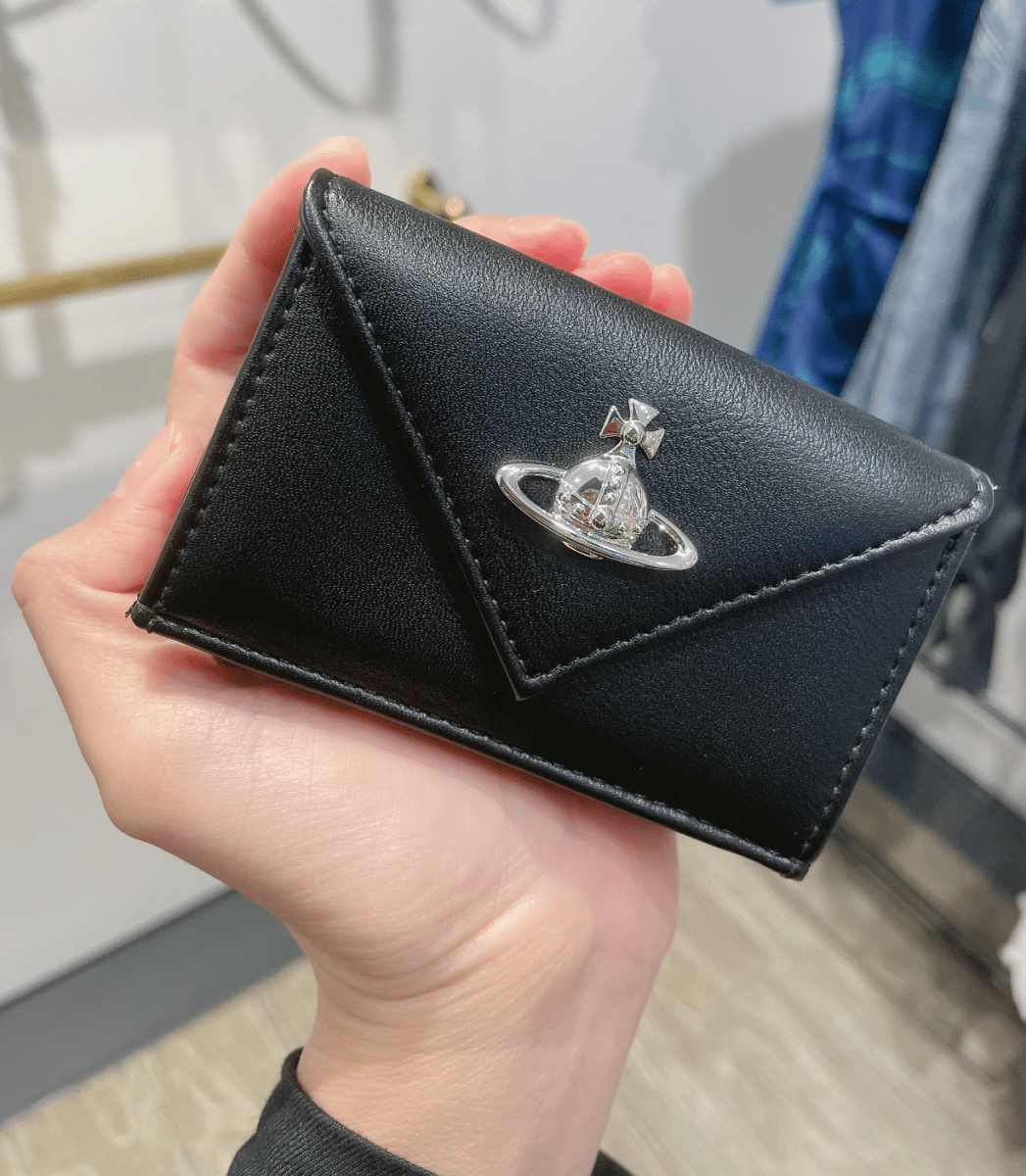 「全球極度缺貨🔥新版 3D 立體黑銀土星 × 奢華壓紋鱷魚皮🖤✨」Vivienne Westwood Envelope Mini Wallet - Topickstore
