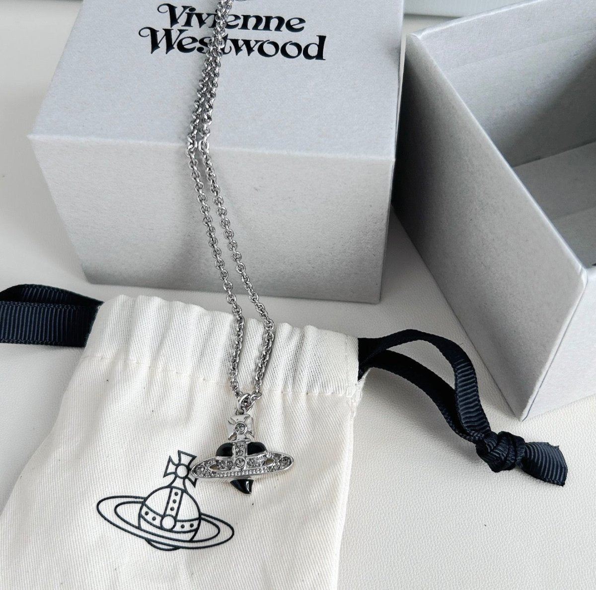 Vivienne Westwood Diamante Heart Necklace｜限定乾燥玫瑰粉色🌹 + 經典黑紅色🖤♥️ - Topickstore