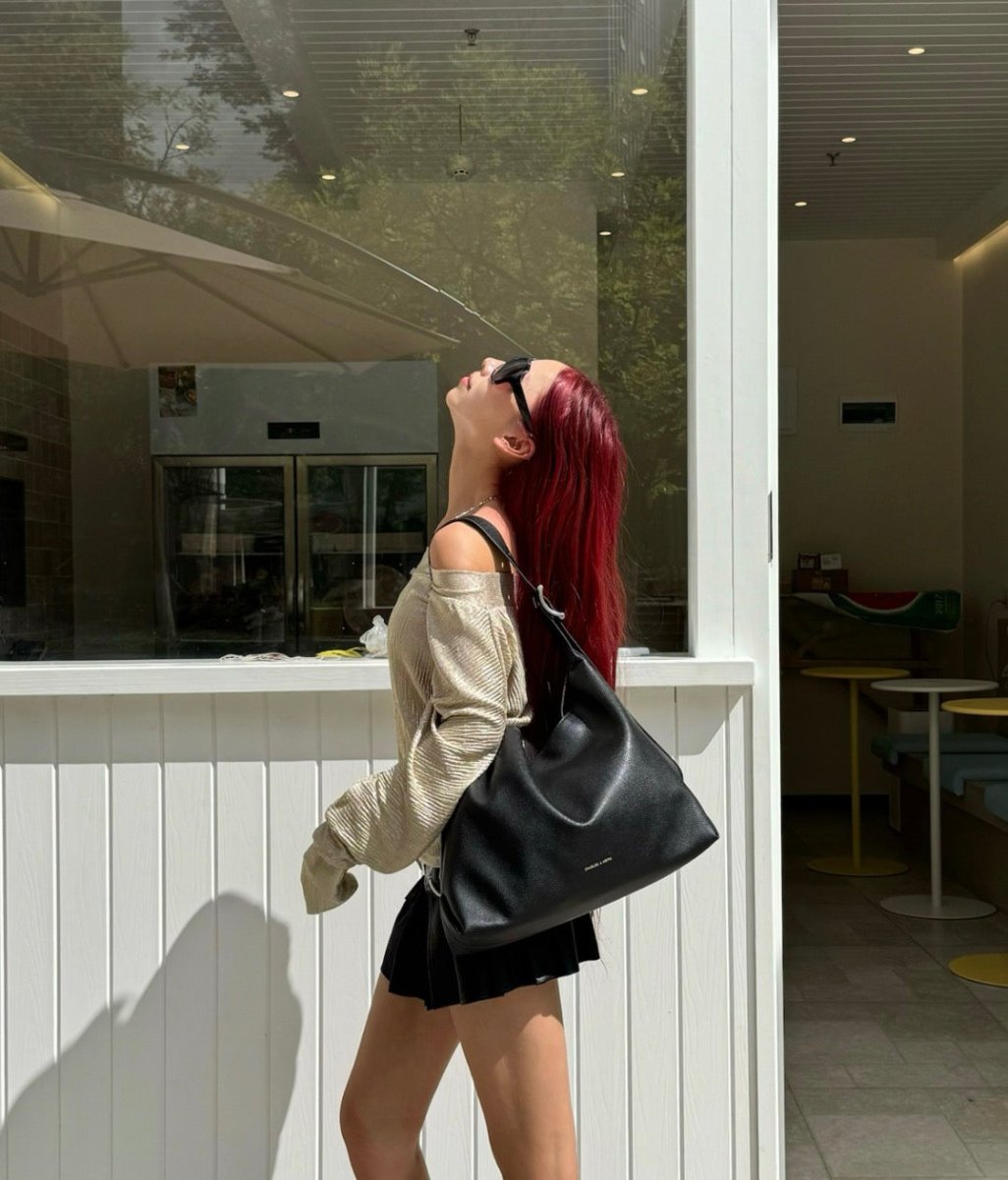 Charles&Keith 淺米色麂皮 & 黑皮大容量單肩包 - Topickstore