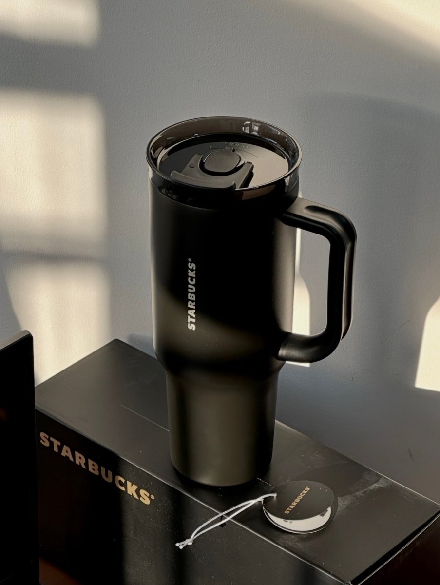 【 亞太區限定 】 Starbucks ALL BLACK🖤鎏金系列｜1120mL霧面黑水杯✨（太帥了～） - Topickstore