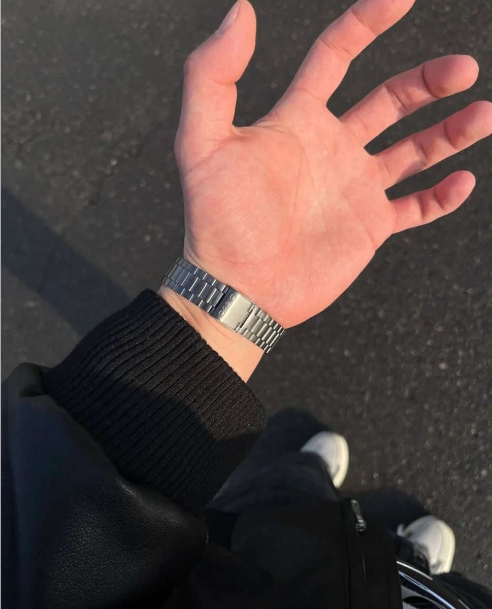 黑魂必入！Casio 極簡復古全黑反顯手錶 - Topickstore