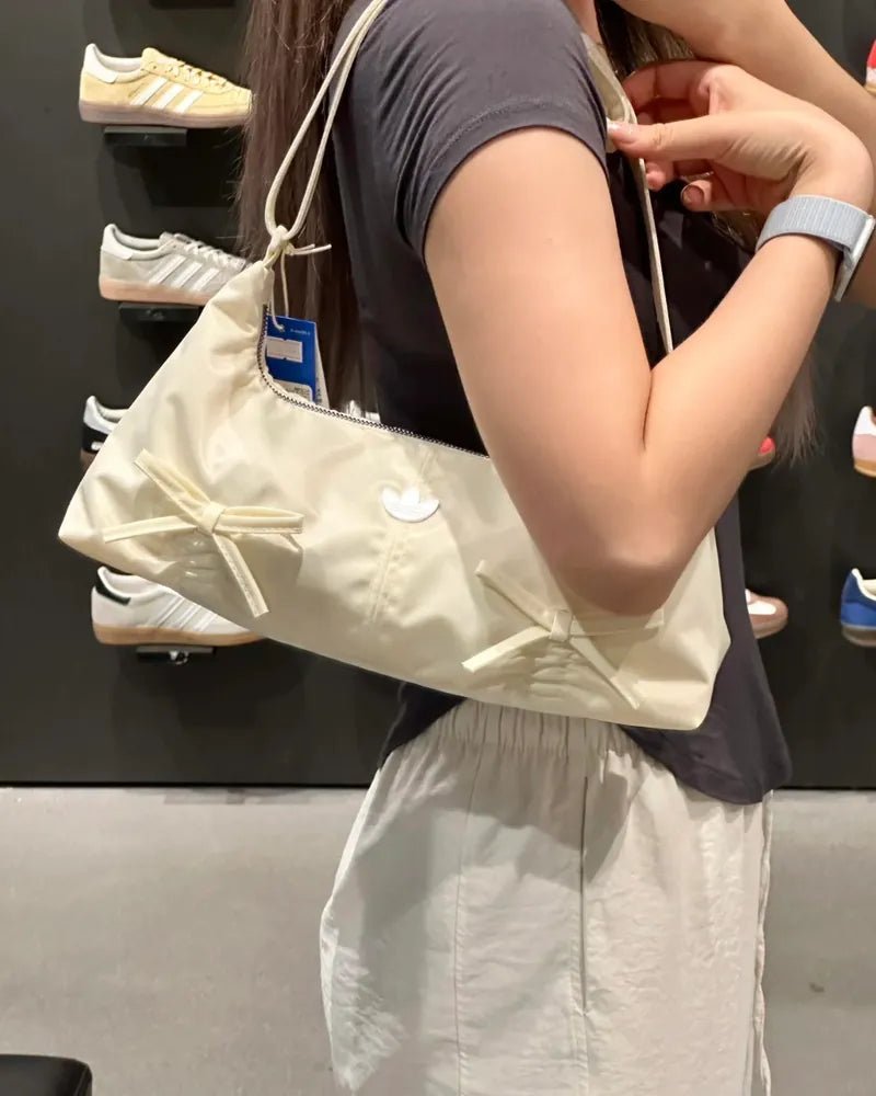 ADIDAS ORIGINALS 蝴蝶結法棍包｜韓系甜酷風肩背袋🎀 - Topickstore