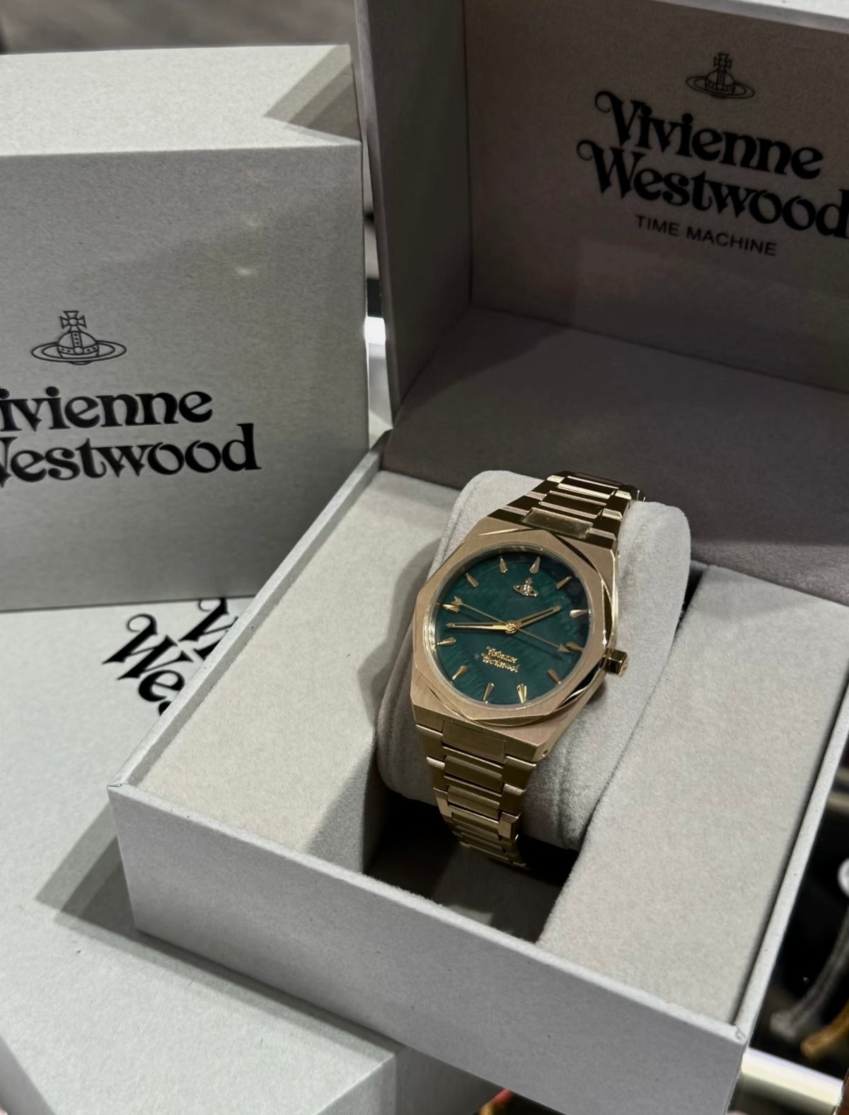 限量四折發售!! Vivienne Westwood Limehouse 復古寶石綠八角手錶
