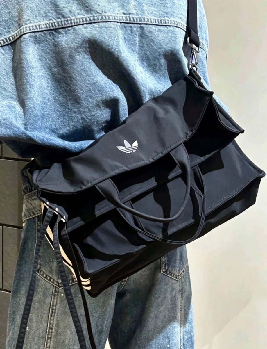 一包兩式！Adidas Originals Casl Bag 磁吸霧黑兩用單肩托特包 ✨ - Topickstore