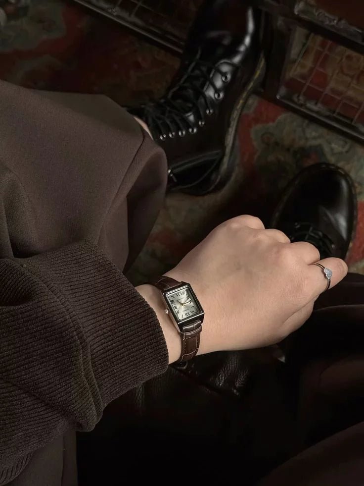 「千元內最美小方錶!!」Casio 法式復古皮革小方錶 - Topickstore