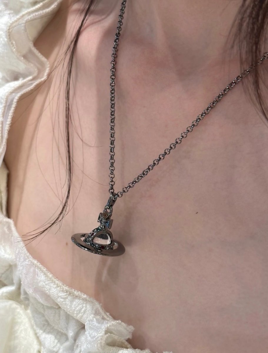 Vivienne Westwood ORB Pendant Necklace 暗灰色🖤 - TOPICKSTORE
