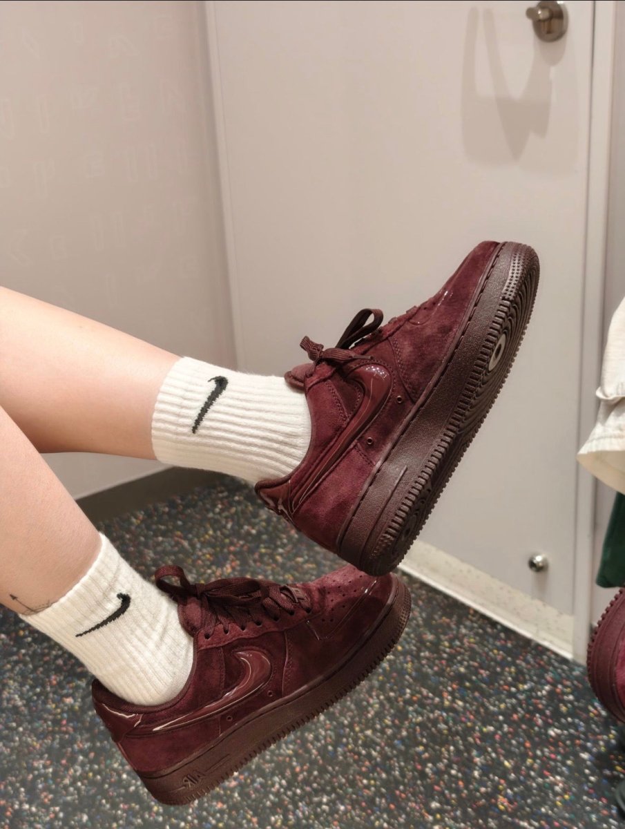 復古氛圍感Nike Air Force 1 '07 "Burgundy" 經典酒紅球鞋 ✨ - Topickstore