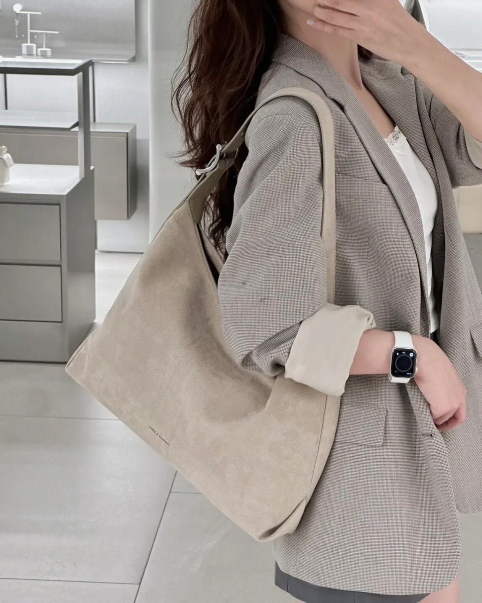Charles&Keith 淺米色麂皮 & 黑皮大容量單肩包 - Topickstore