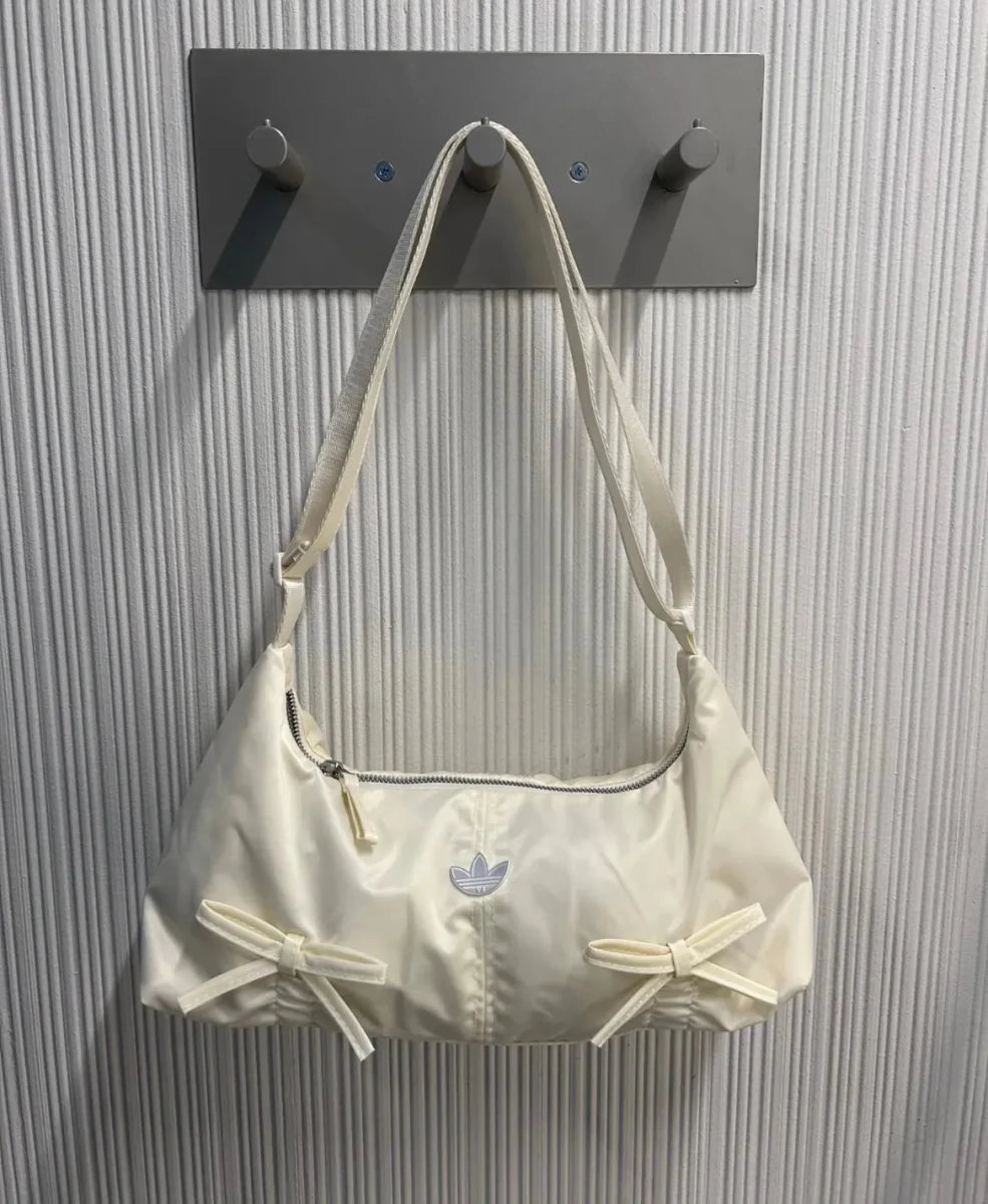 ADIDAS ORIGINALS 蝴蝶結法棍包｜韓系甜酷風肩背袋🎀 - Topickstore