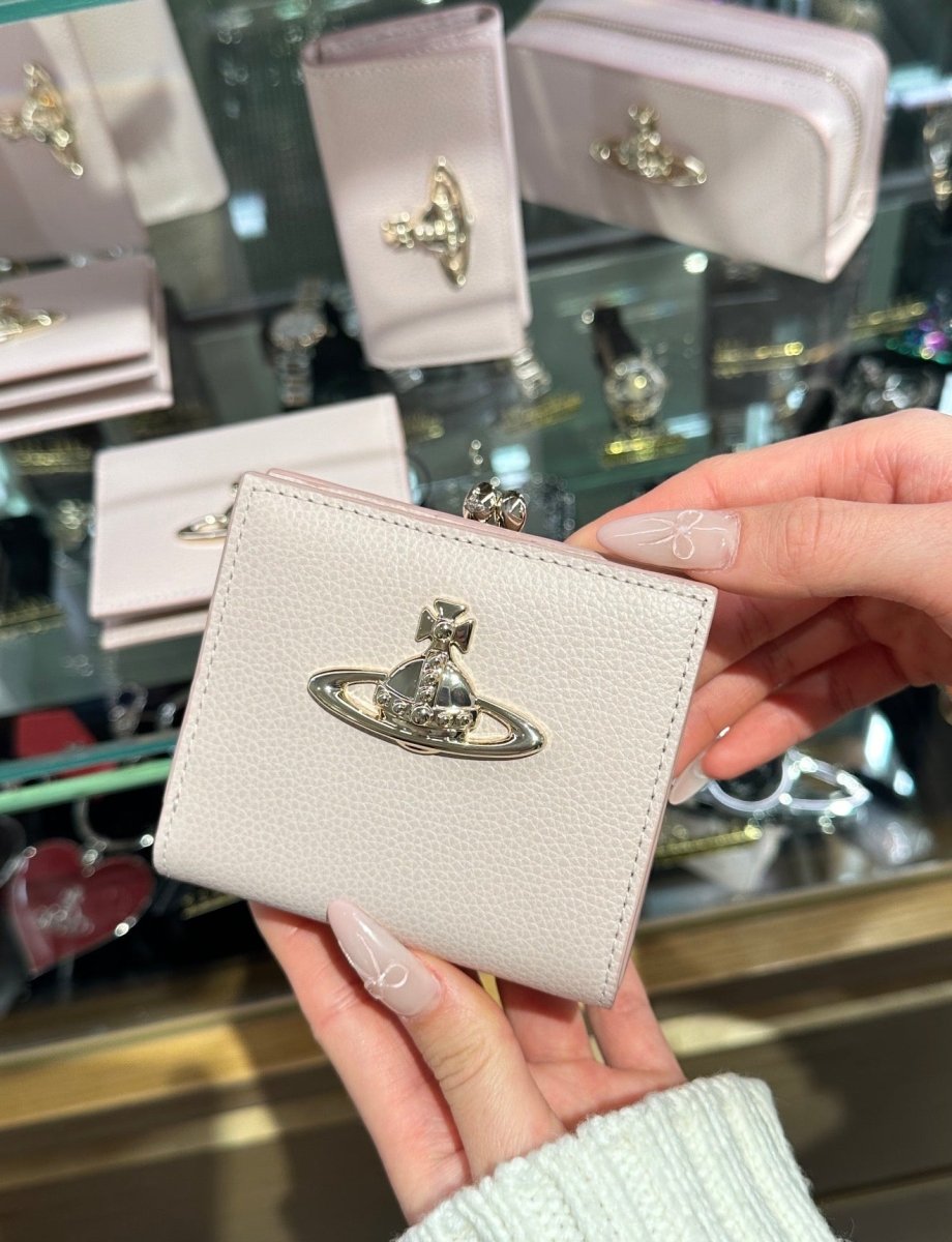 【日本限定】 Vivienne Westwood 熱賣款櫻花粉🌸小方形銀包 - Topickstore