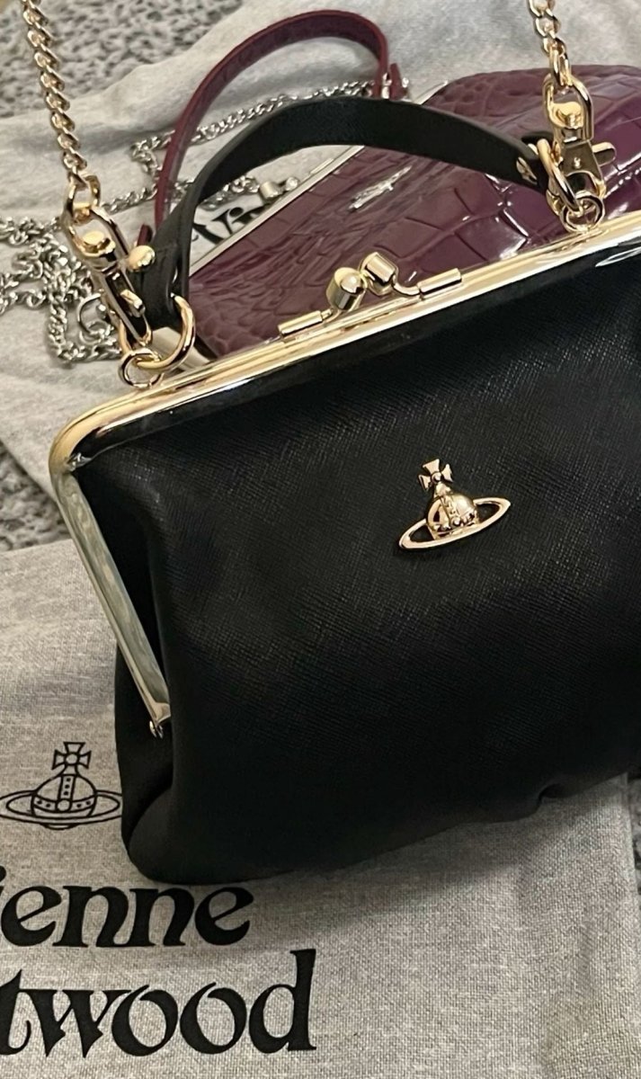 Vivienne Westwood 復古黑金皮革十字紋餃子袋 - Topickstore