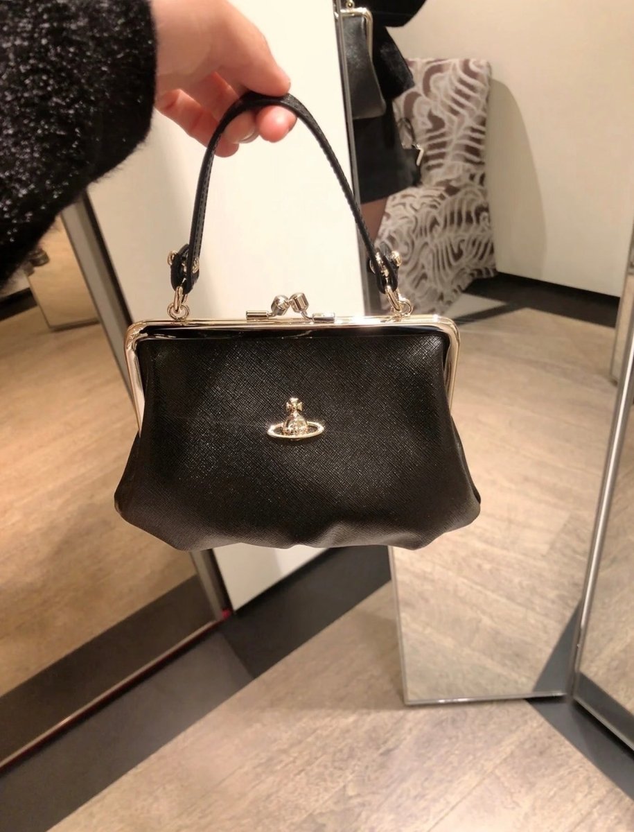 Vivienne Westwood 復古黑金皮革十字紋餃子袋 - Topickstore