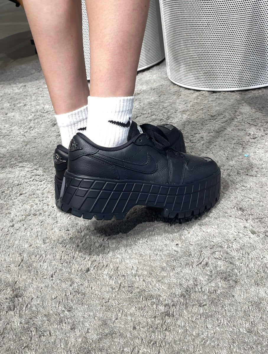 🖤Karina 同款！Nike Air Jordan 1 Brooklyn Low 鐵牌厚底鞋(黑白兩色) - Topickstore
