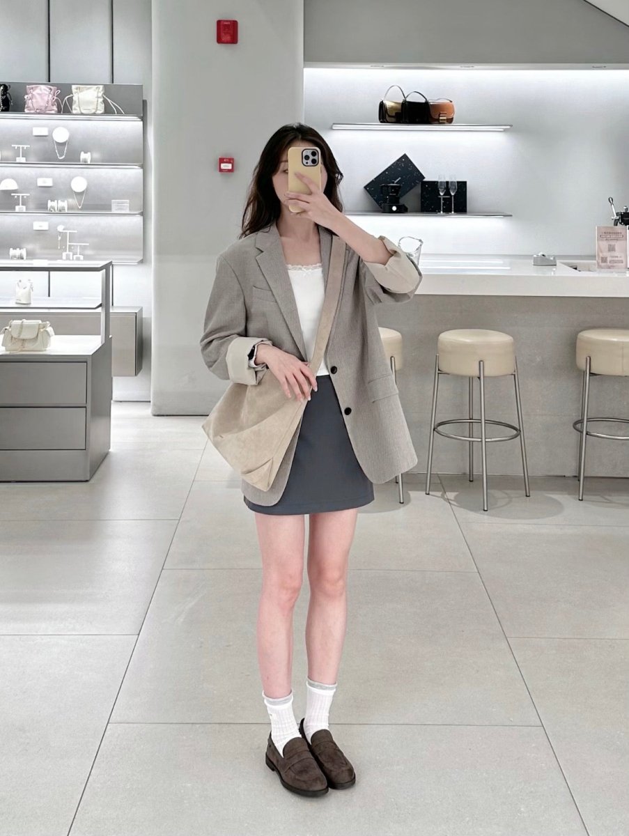 Charles&Keith 淺米色麂皮 & 黑皮大容量單肩包 - Topickstore