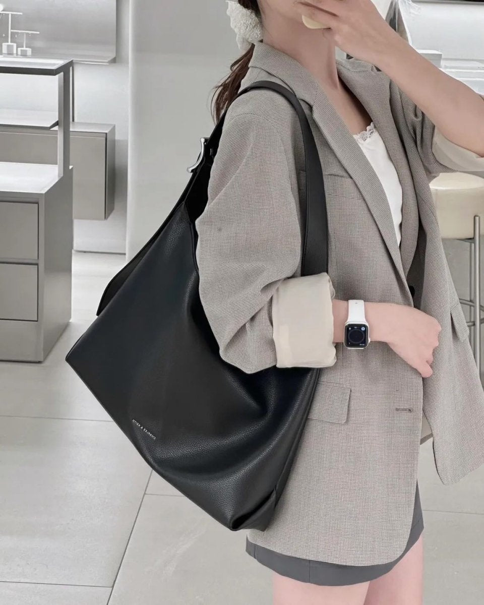 Charles&Keith 淺米色麂皮 & 黑皮大容量單肩包 - Topickstore