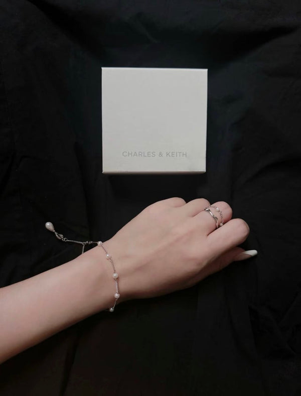 Charles & Keith Corrine 經典珍珠手鍊 - Topickstore