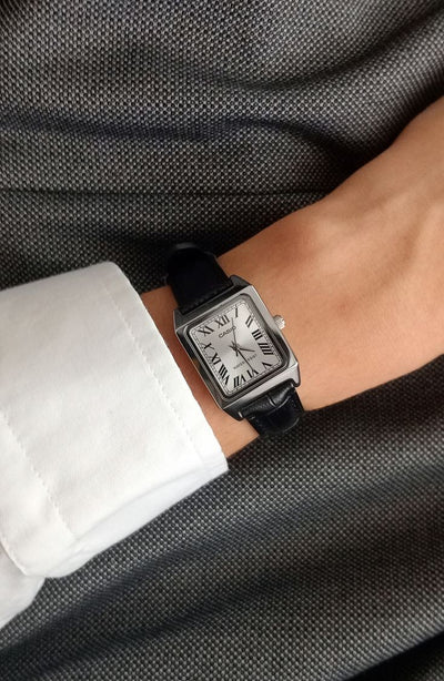 Casio Retro Leather｜法式復古小方錶 羅馬數字錶盤