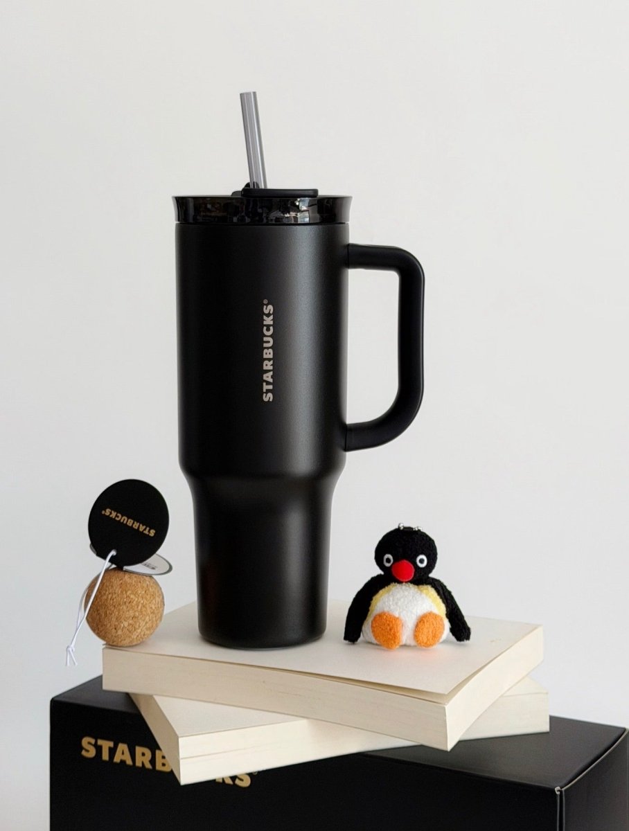 【 亞太區限定 】 Starbucks ALL BLACK🖤鎏金系列｜1120mL霧面黑水杯✨（太帥了～） - Topickstore