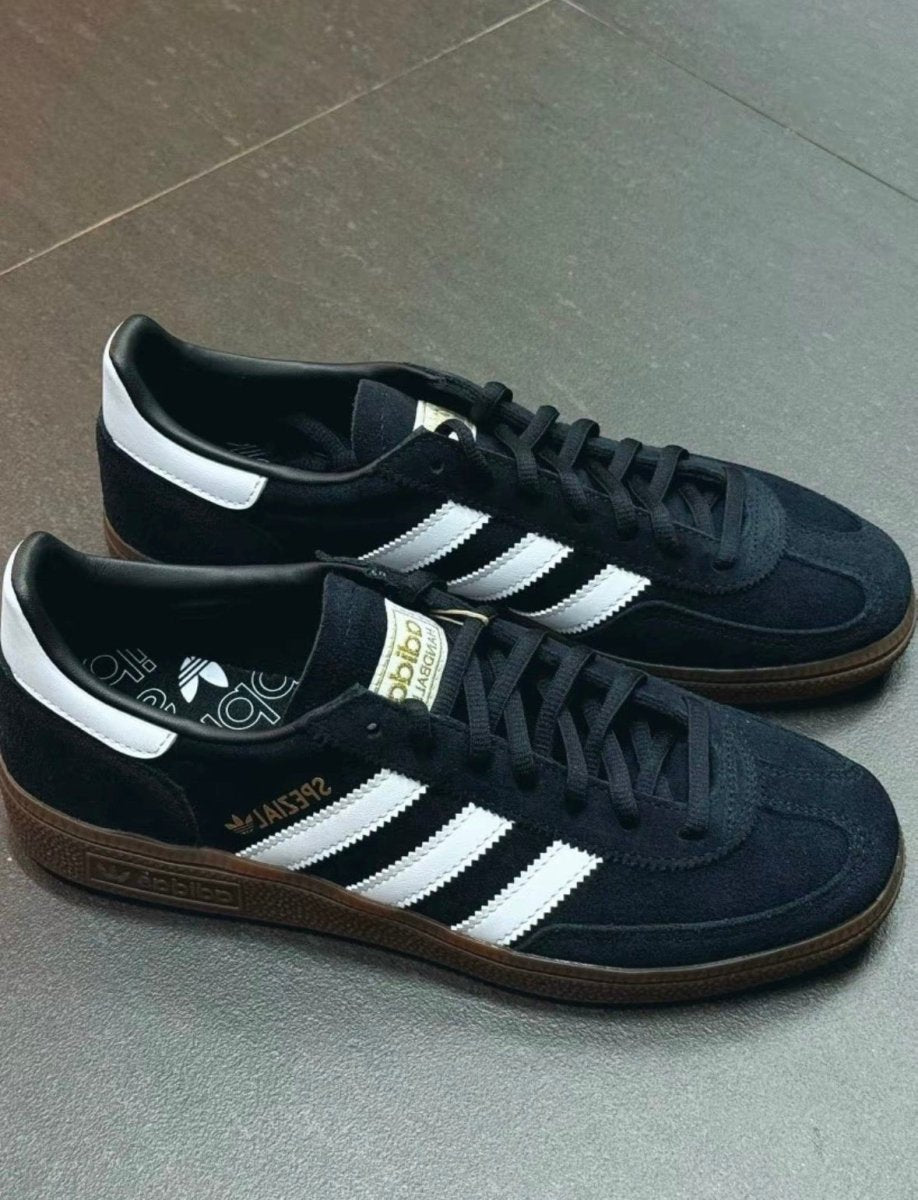 現貨引爆！Adidas Originals Handball Spezial 黑白麂皮焦糖底 🤍 - Topickstore