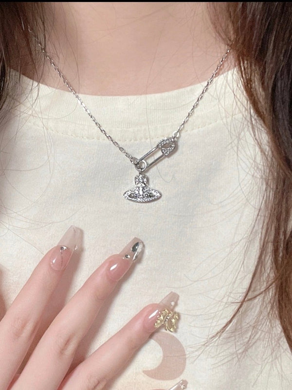 Vivienne Westwood 人氣款Lucrece Orb Necklace 扣針款頸鏈 - Topickstore