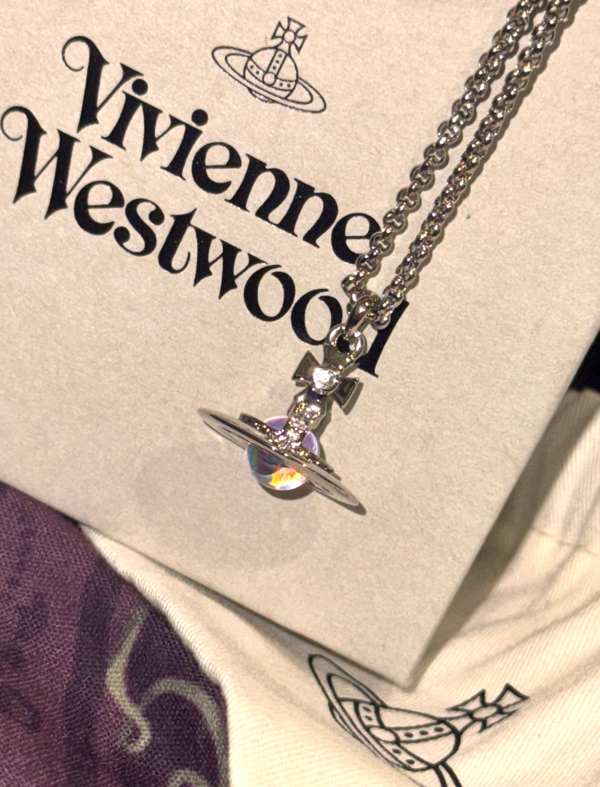 限定款! Vivienne Westwood ORB Crystal 🍬鐳射幻彩星球項鍊🫧