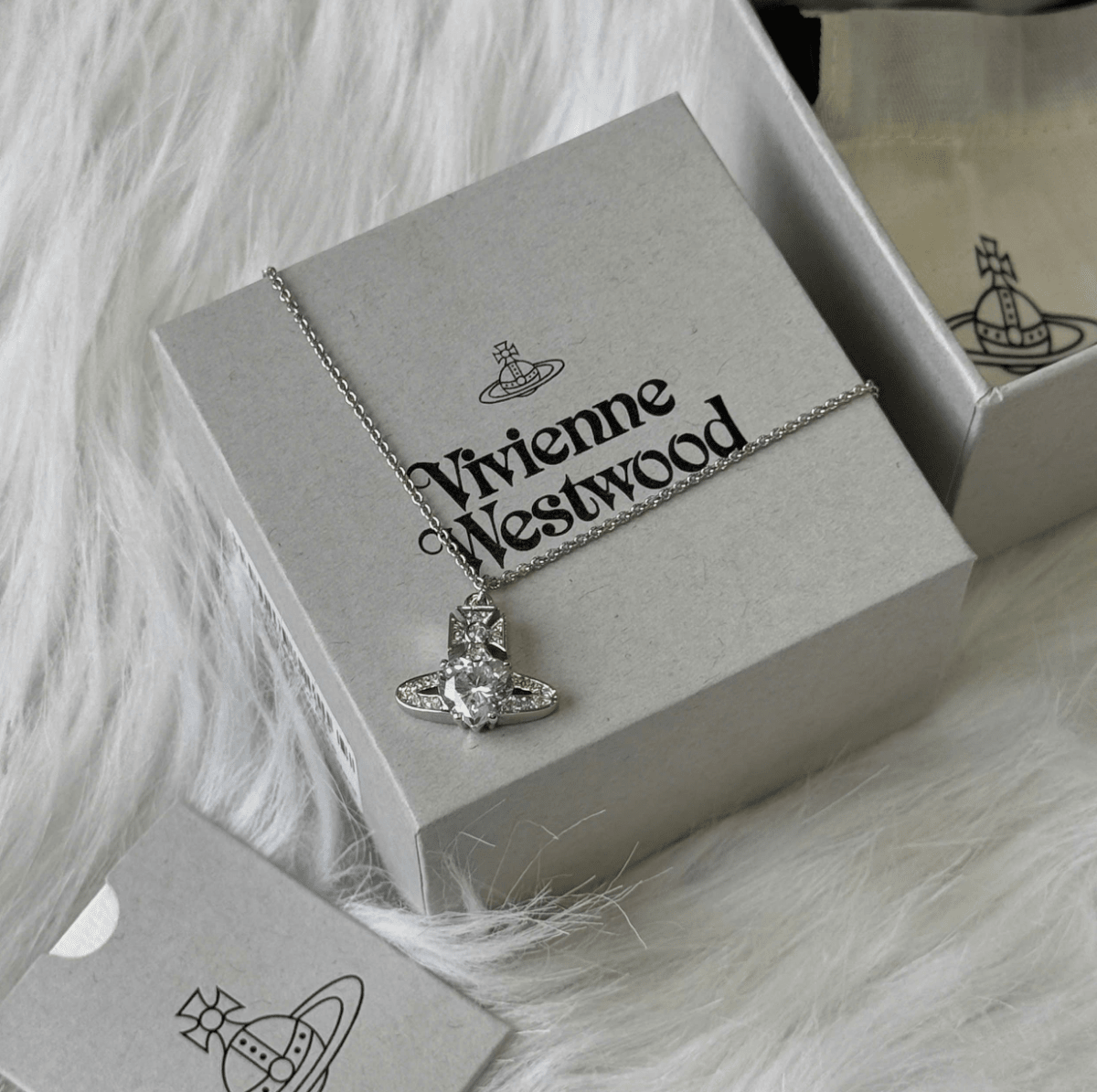 (送禮首選!!)Vivienne Westwood 心形閃鑽 Ariella 系列 - Topickstore