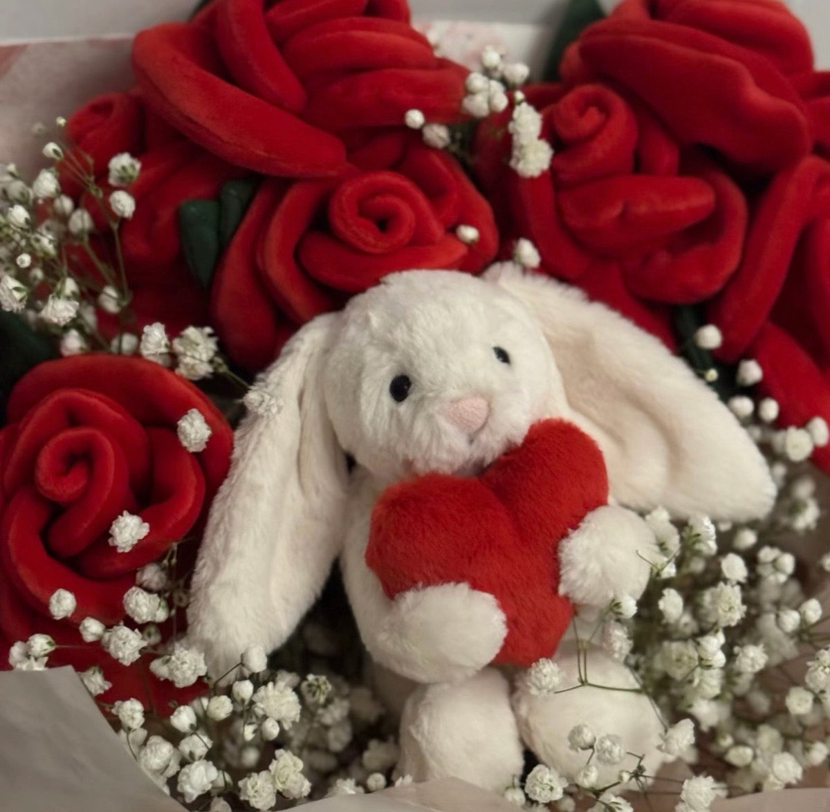JELLYCAT Bashful Bunny with Heart 抱心心兔兔公仔 - Topickstore