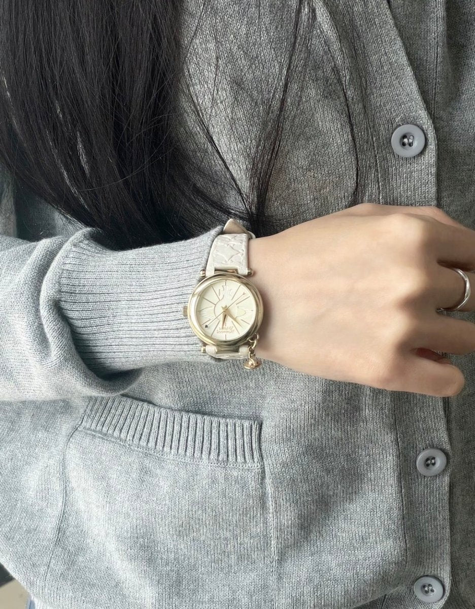 入門必買! Vivienne Westwood Orb II 真皮手錶(立體 3D 小土星吊墜!!) - TOPICKSTORE
