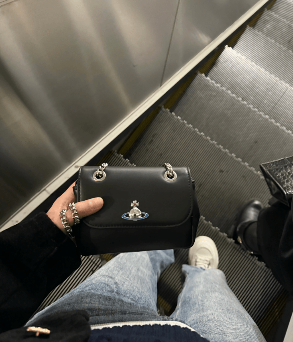 【Vivienne Westwood】Small Orb-plaque 藍色小土星🪐LOGO小羊皮鏈帶肩包 - Topickstore