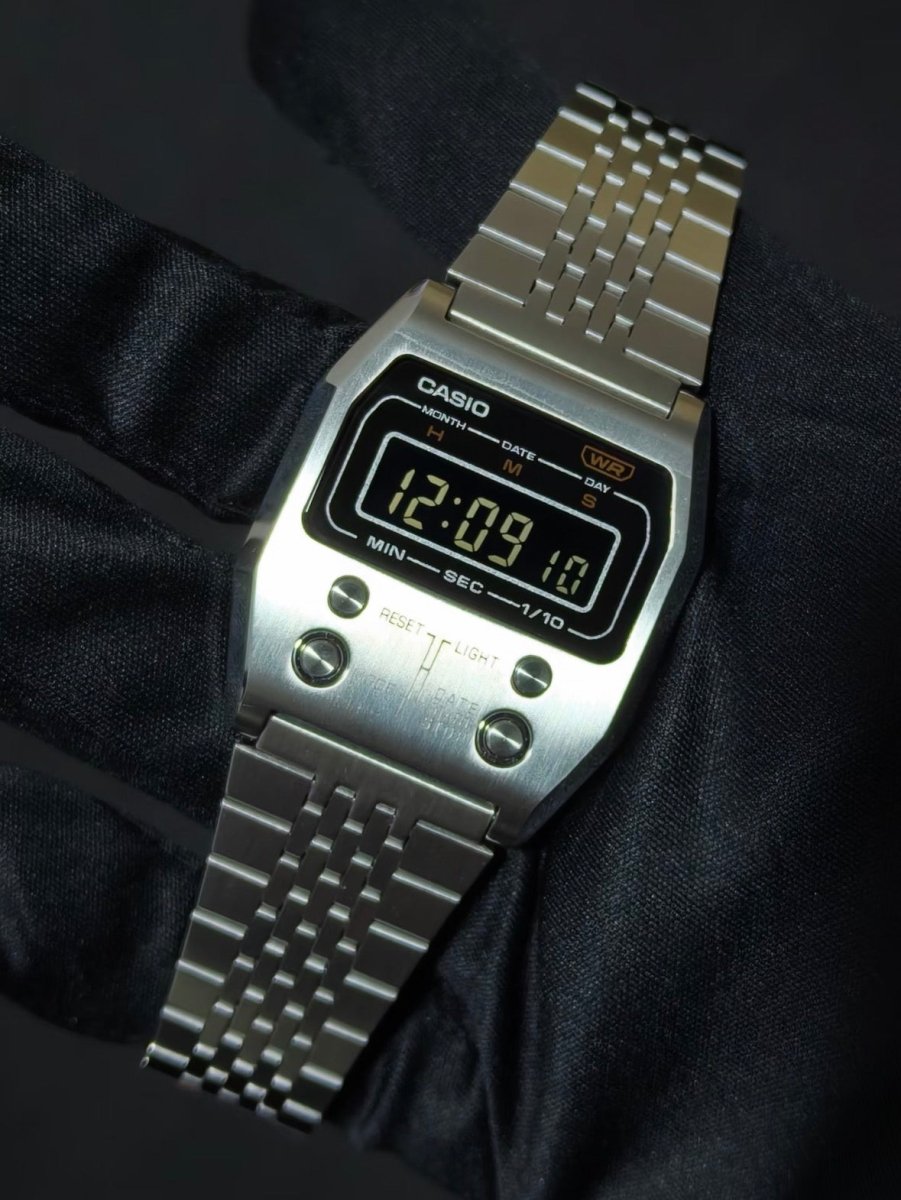 (訂購款)70s 傳奇重現！CASIO Vintage A1100D-1 全金屬復古前鈕電子錶 ✨ - Topickstore