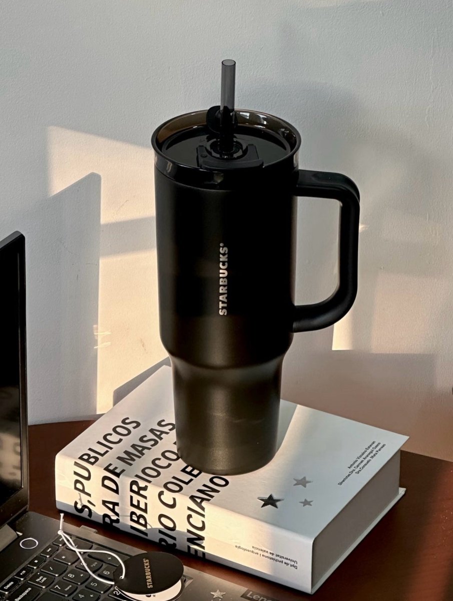 【 亞太區限定 】 Starbucks ALL BLACK🖤鎏金系列｜1120mL霧面黑水杯✨（太帥了～） - Topickstore