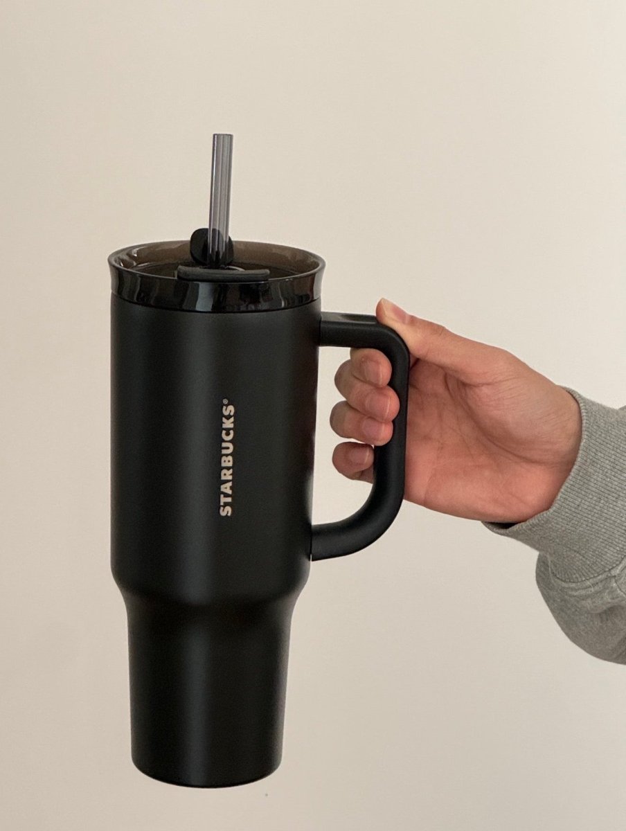 【 亞太區限定 】 Starbucks ALL BLACK🖤鎏金系列｜1120mL霧面黑水杯✨（太帥了～） - Topickstore