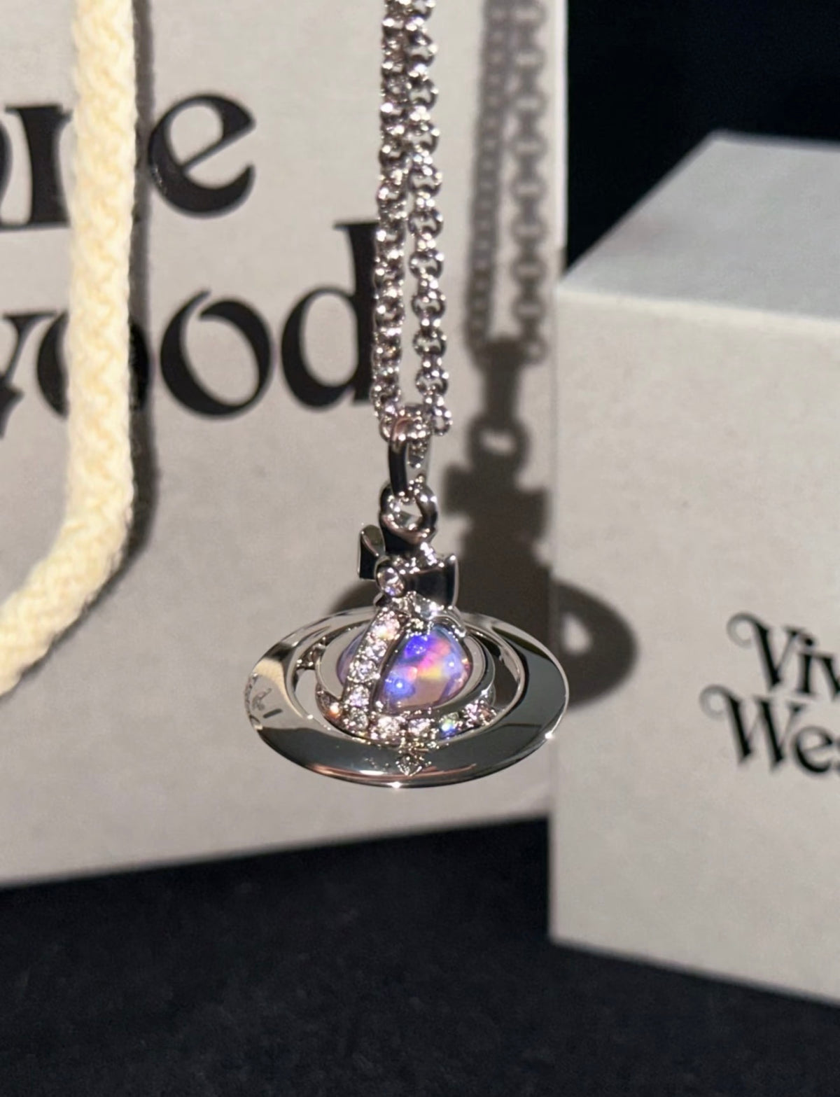 限定款! Vivienne Westwood ORB Crystal 🍬鐳射幻彩星球項鍊🫧