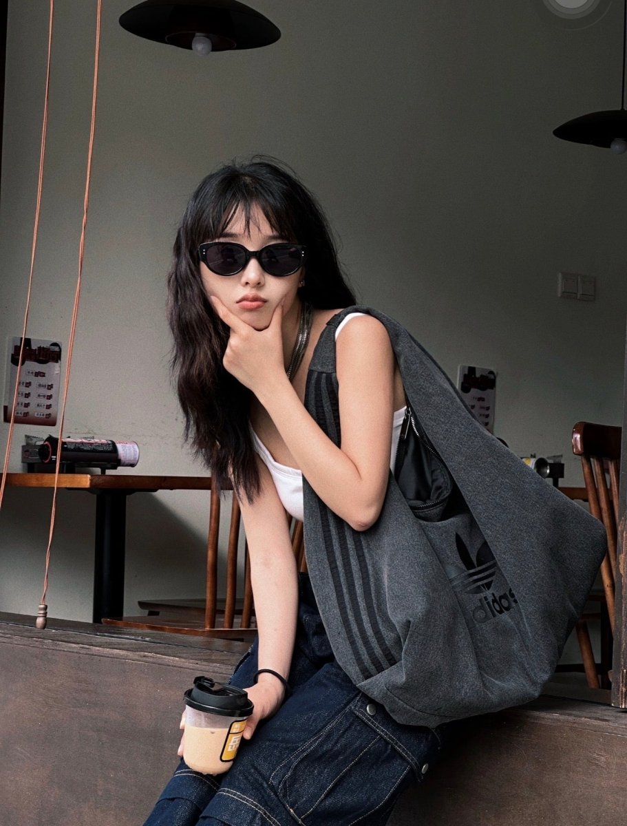 ADIDAS ORIGINALS 牛仔黑色🖤大容量雲朵包｜韓系鬆弛感單肩袋 - Topickstore