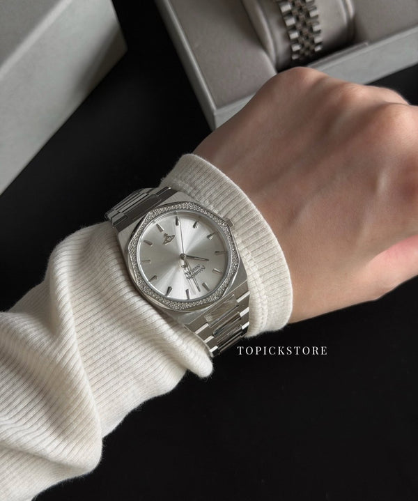 Vivienne Westwood Moonlight 白月光｜清冷感鑲鑽八角手錶 🌙✨ - TOPICKSTORE
