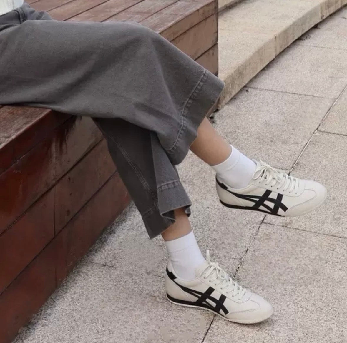 🤍 穿搭人鞋櫃常駐！Onitsuka Tiger 鬼塚虎復古德訓鞋（米白黑焦糖底）✨ - Topickstore