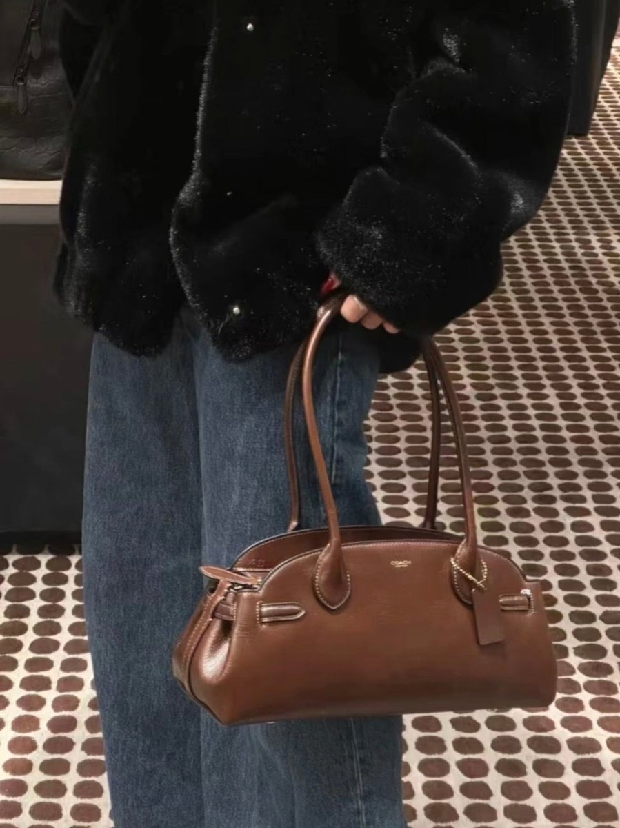 Coach Empire Carryall Bag 34 ｜詢問度超高🕰️復古老錢風法棍手袋👜 - Topickstore